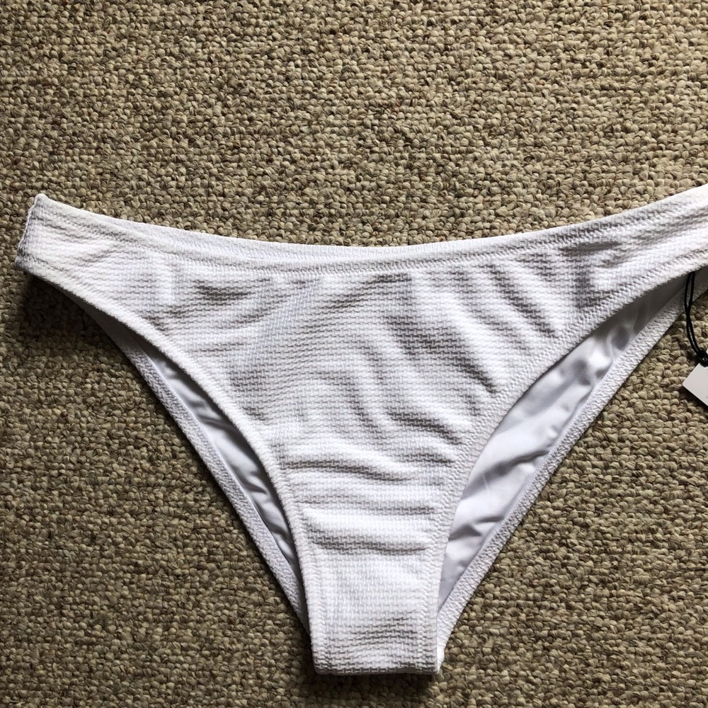Shade & Shore Bikini Bottoms. Size L. New.